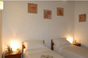 Italia Privát Roma, Esterno